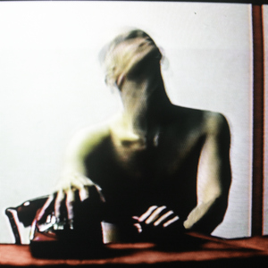 纲手巨胸被❌❌爆乳
